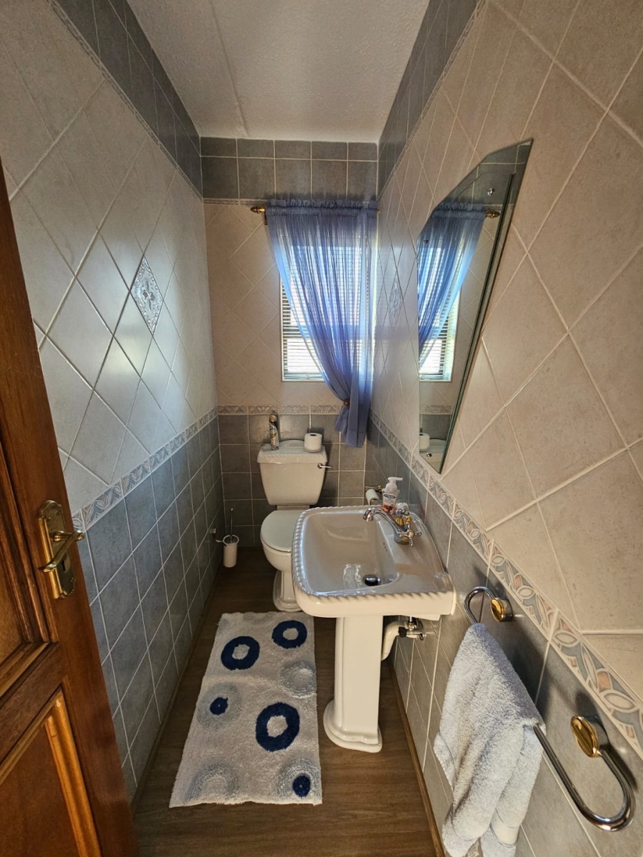 5 Bedroom Property for Sale in Vaalpark Free State